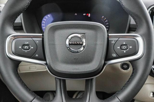 2026 Volvo XC40 Plus, B5 AWD Gas (mild hybrid), Dark