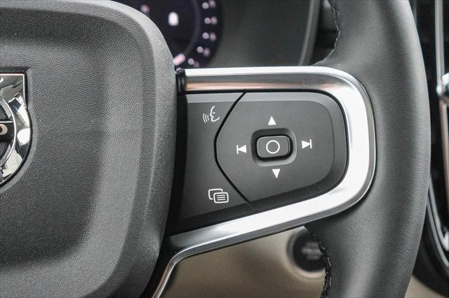 2026 Volvo XC40 Plus, B5 AWD Gas (mild hybrid), Dark