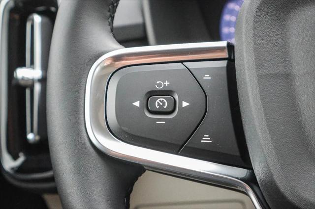 2026 Volvo XC40 Plus, B5 AWD Gas (mild hybrid), Dark
