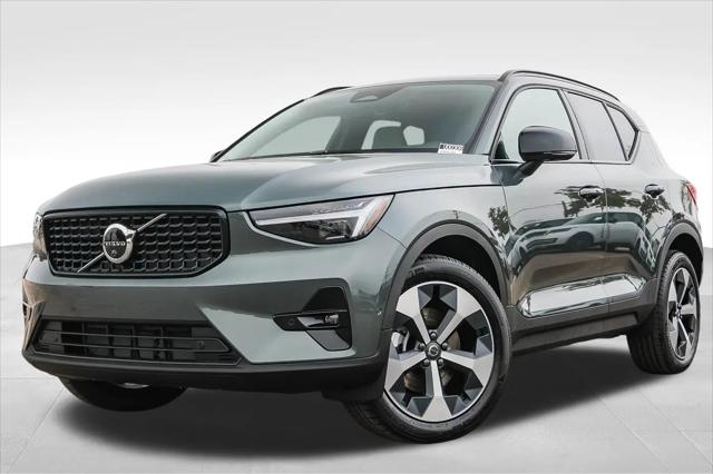 2026 Volvo XC40 Plus, B5 AWD Gas (mild hybrid), Dark for sale in Fresno, CA