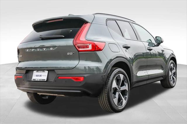 2026 Volvo XC40 Plus, B5 AWD Gas (mild hybrid), Dark