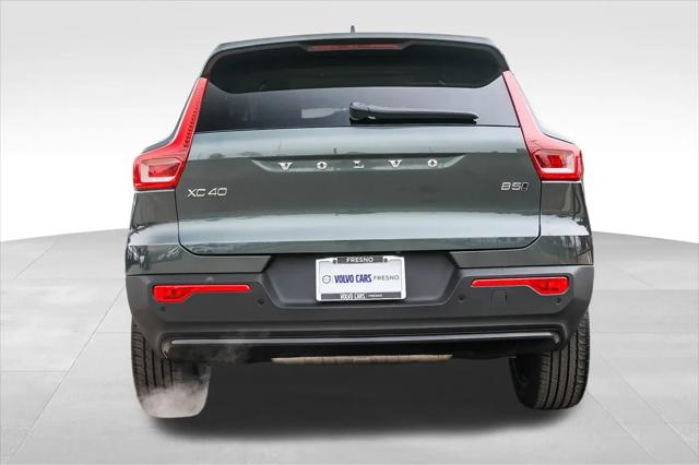 2026 Volvo XC40 Plus, B5 AWD Gas (mild hybrid), Dark