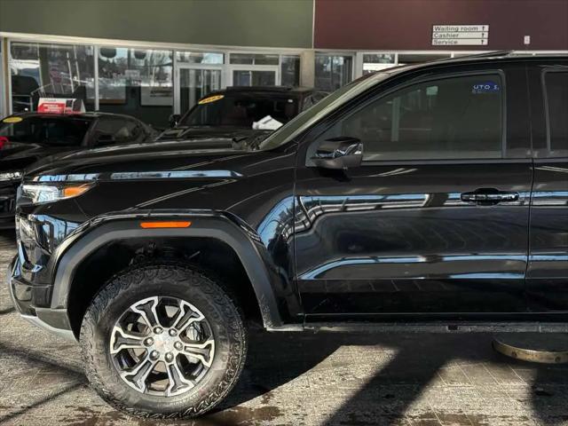 2025 GMC Canyon 4WD AT4