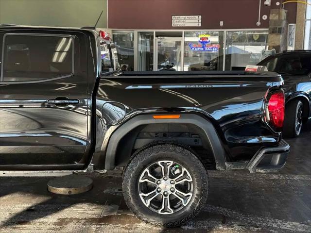 2025 GMC Canyon 4WD AT4