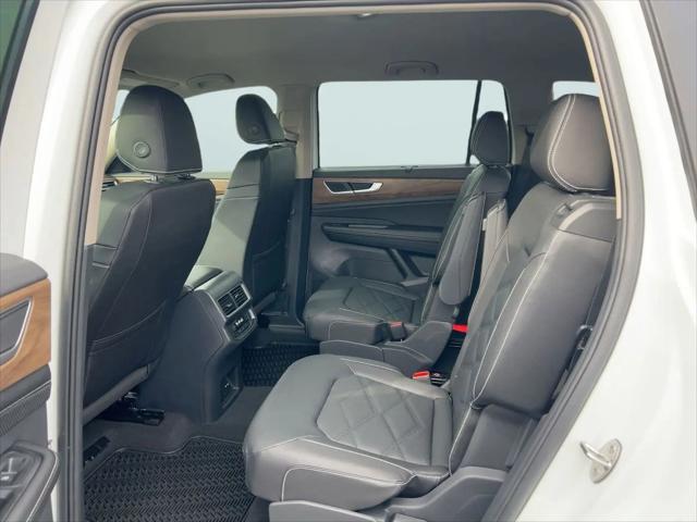2026 Volkswagen Atlas SE with Technology