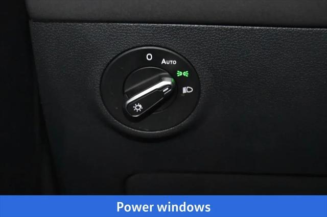 2026 Volkswagen Taos SE Black