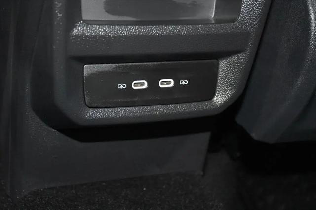 2026 Volkswagen Taos SE Black