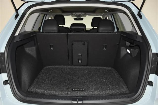 2026 Volkswagen Taos SE Black