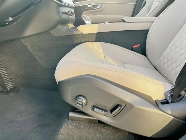2026 Volvo XC90 Plug-In Hybrid Plus, T8 AWD, Electric/Gasoline, Bright, 6 Seats
