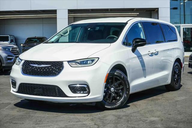 2024 Chrysler Pacifica Touring L for sale in Costa Mesa, CA