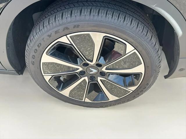 2025 INFINITI VF 8 Plus