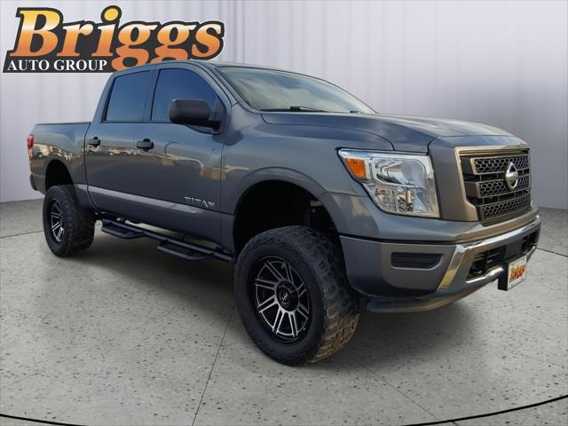 2022 Nissan Titan Crew Cab SV 4x4