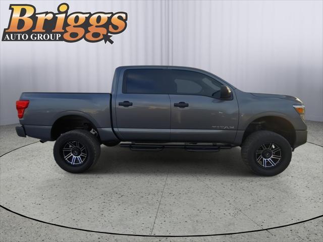 2022 Nissan Titan Crew Cab SV 4x4
