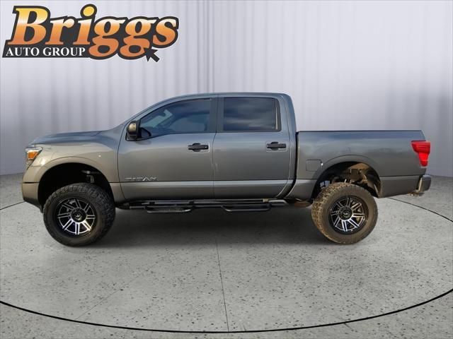 2022 Nissan Titan Crew Cab SV 4x4