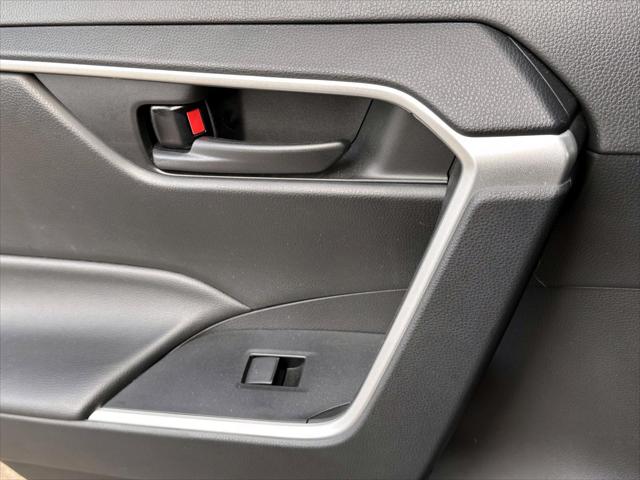 2021 Toyota RAV4 LE [19]