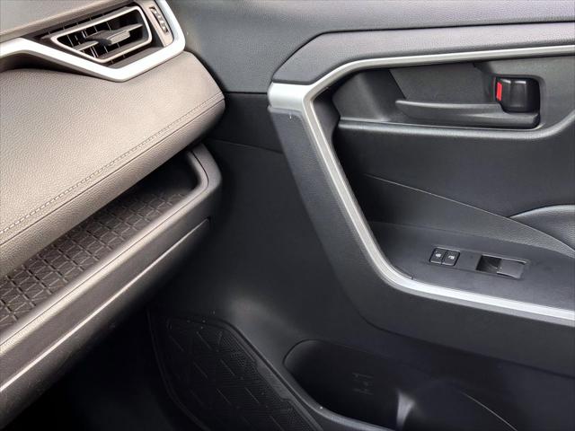 2021 Toyota RAV4 LE [23]