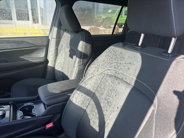 2025 Jeep Grand Cherokee L Laredo X 4x4