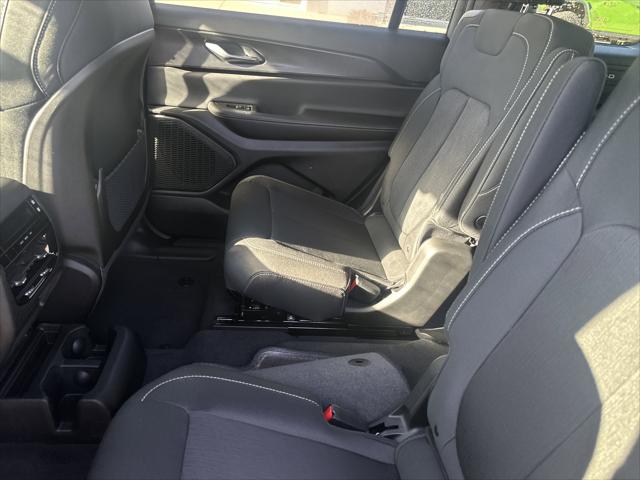 2025 Jeep Grand Cherokee L Laredo X 4x4