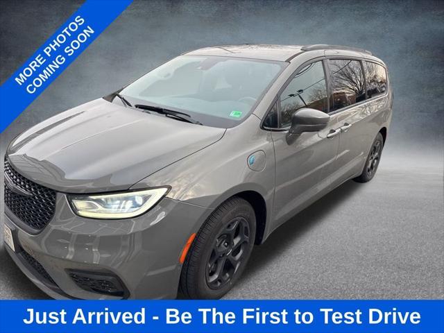 2021 Chrysler Pacifica Hybrid Touring L 2021 Chrysler Pacifica Hybrid Touring L