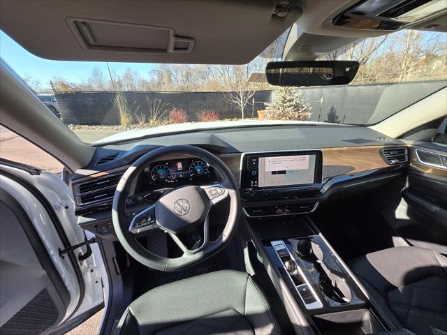 2026 Volkswagen Atlas SE with Technology