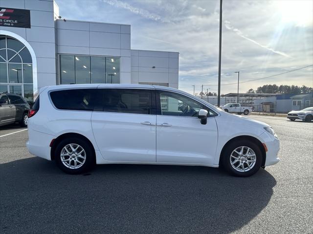 2022 Chrysler Voyager LX