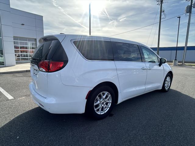 2022 Chrysler Voyager LX