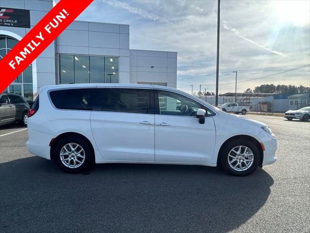 2022 Chrysler Voyager LX