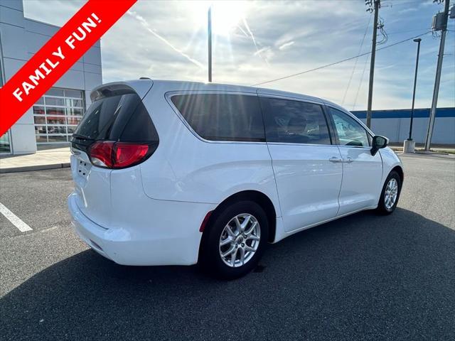 2022 Chrysler Voyager LX