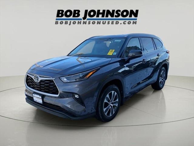 2022 Toyota Highlander Hybrid XLE