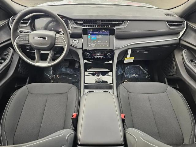 2025 Jeep Grand Cherokee Laredo X 4x4
