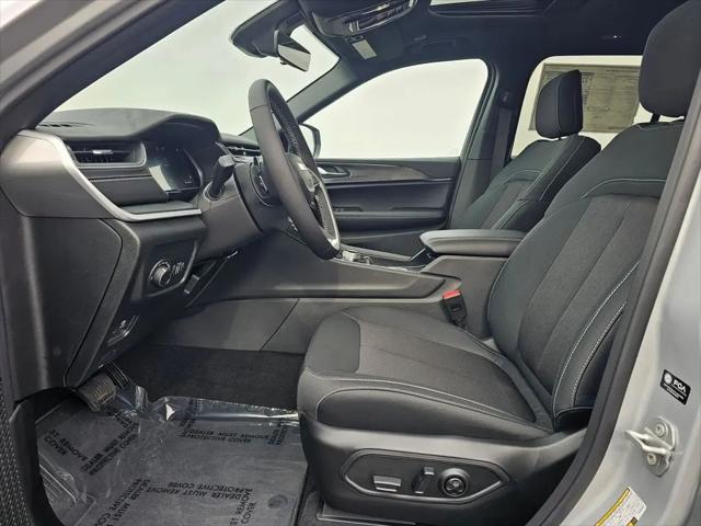 2025 Jeep Grand Cherokee Laredo X 4x4