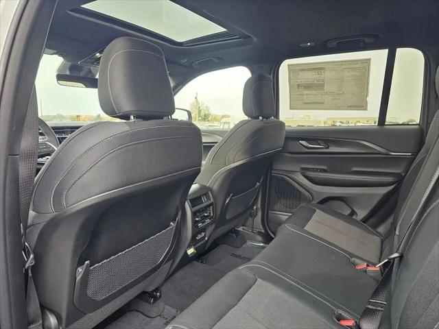 2025 Jeep Grand Cherokee Laredo X 4x4