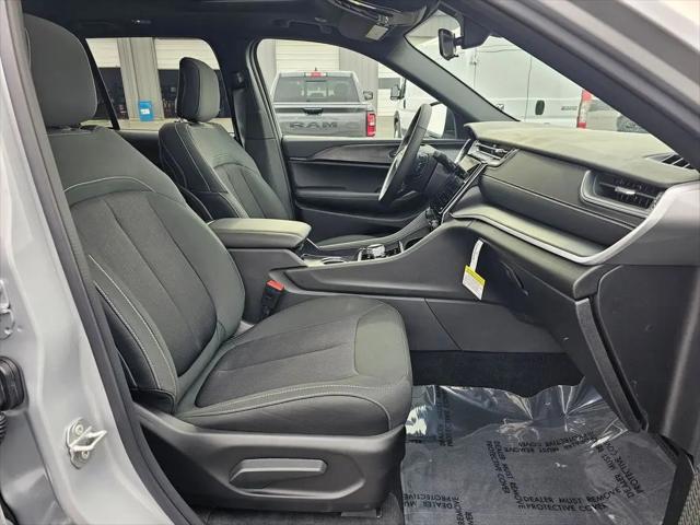 2025 Jeep Grand Cherokee Laredo X 4x4