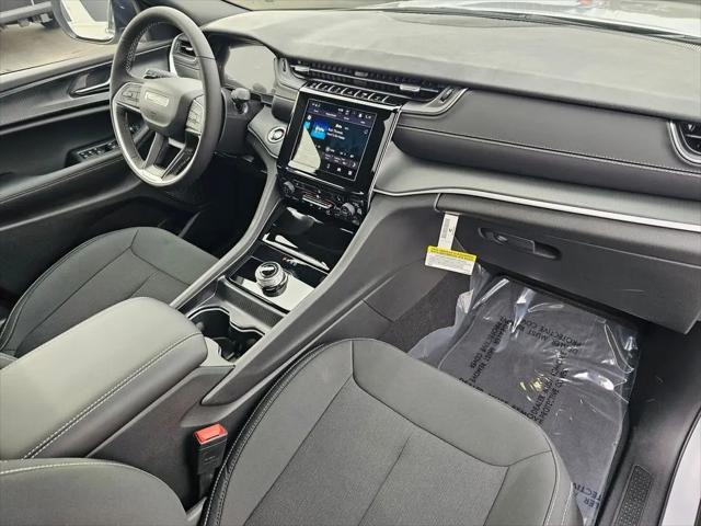 2025 Jeep Grand Cherokee Laredo X 4x4