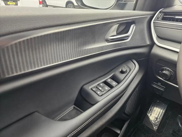2025 Jeep Grand Cherokee Laredo X 4x4