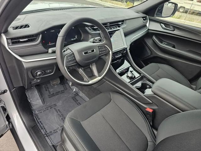 2025 Jeep Grand Cherokee Laredo X 4x4