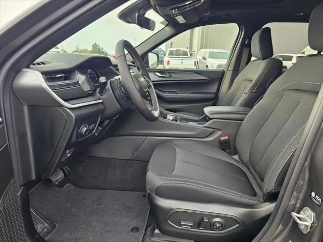 2025 Jeep Grand Cherokee Laredo X 4x4