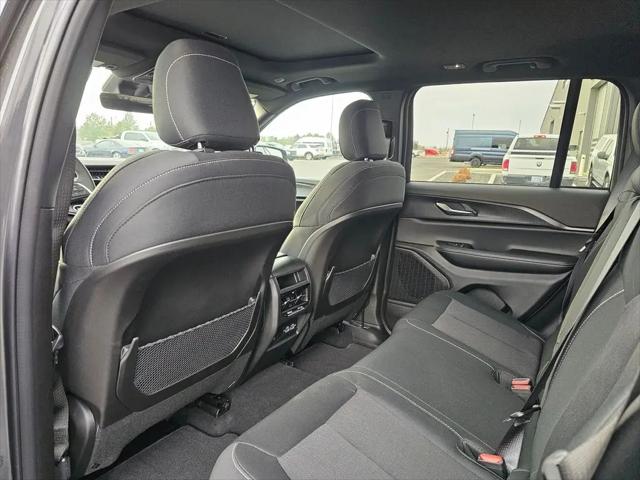 2025 Jeep Grand Cherokee Laredo X 4x4