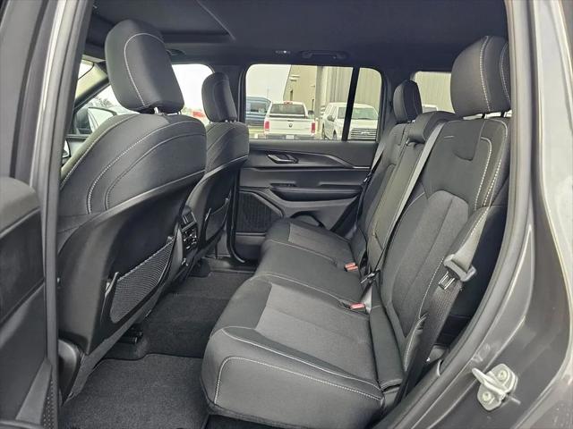 2025 Jeep Grand Cherokee Laredo X 4x4