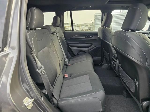 2025 Jeep Grand Cherokee Laredo X 4x4