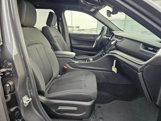 2025 Jeep Grand Cherokee Laredo X 4x4