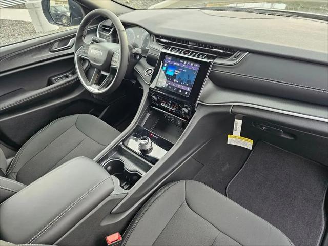 2025 Jeep Grand Cherokee Laredo X 4x4