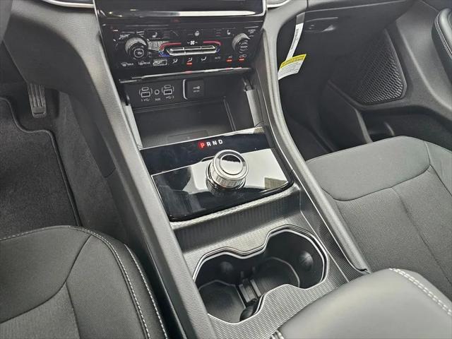 2025 Jeep Grand Cherokee Laredo X 4x4