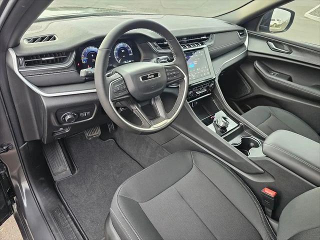 2025 Jeep Grand Cherokee Laredo X 4x4