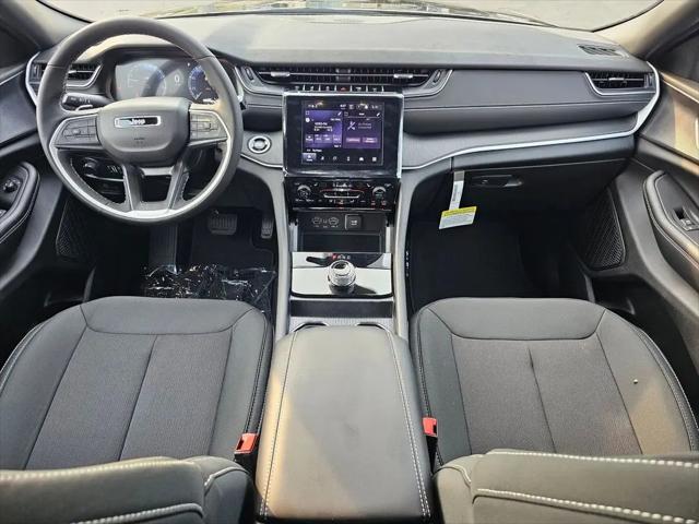 2025 Jeep Grand Cherokee Laredo X 4x4