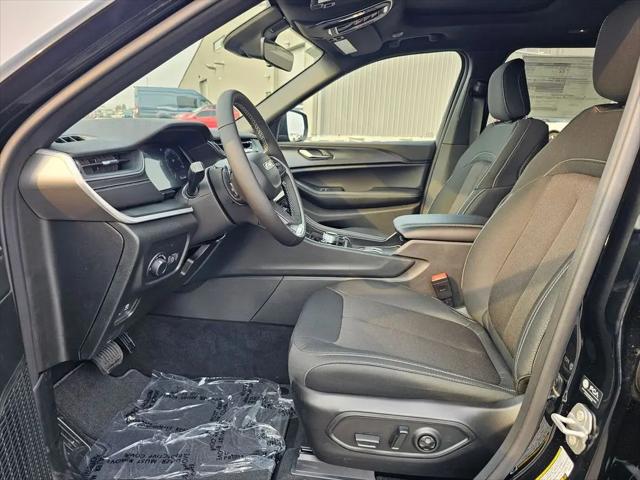 2025 Jeep Grand Cherokee Laredo X 4x4