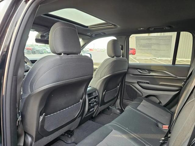 2025 Jeep Grand Cherokee Laredo X 4x4