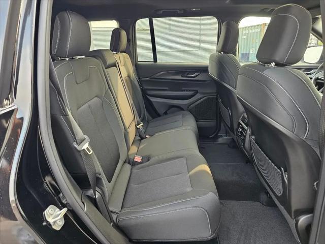 2025 Jeep Grand Cherokee Laredo X 4x4