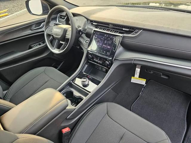 2025 Jeep Grand Cherokee Laredo X 4x4