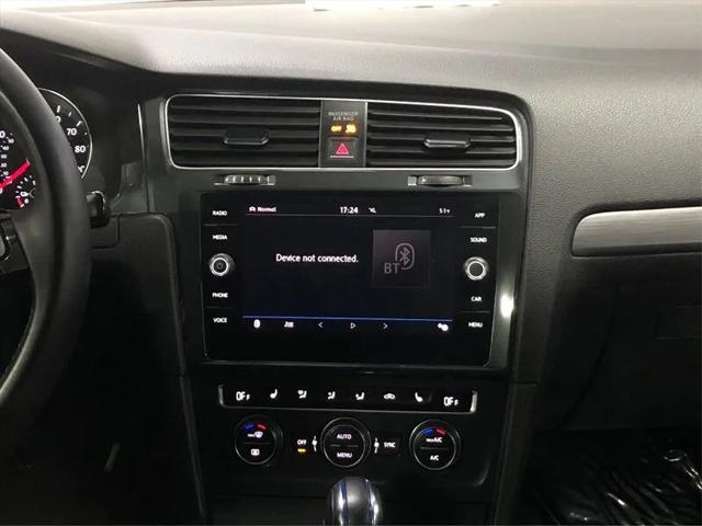 2017 Volkswagen e-Golf SE